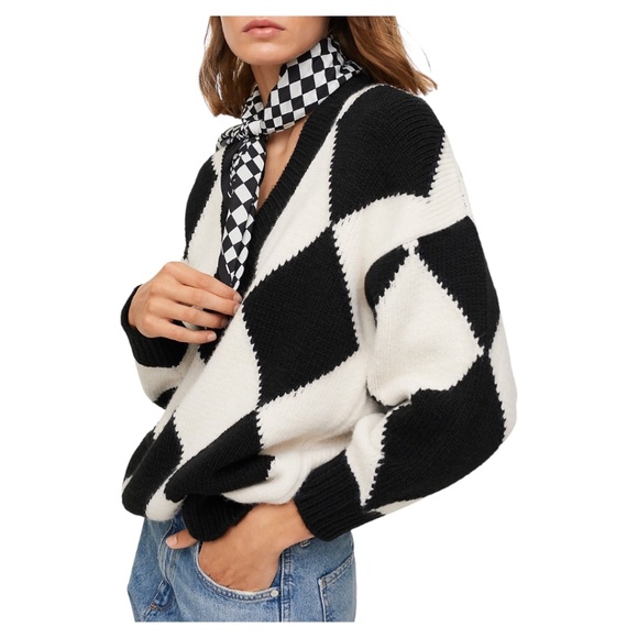 NWOT. Mango Rhombus Pattern Knit V-Neck Sweater. Black and White. Size: Medium - Picture 3 of 9